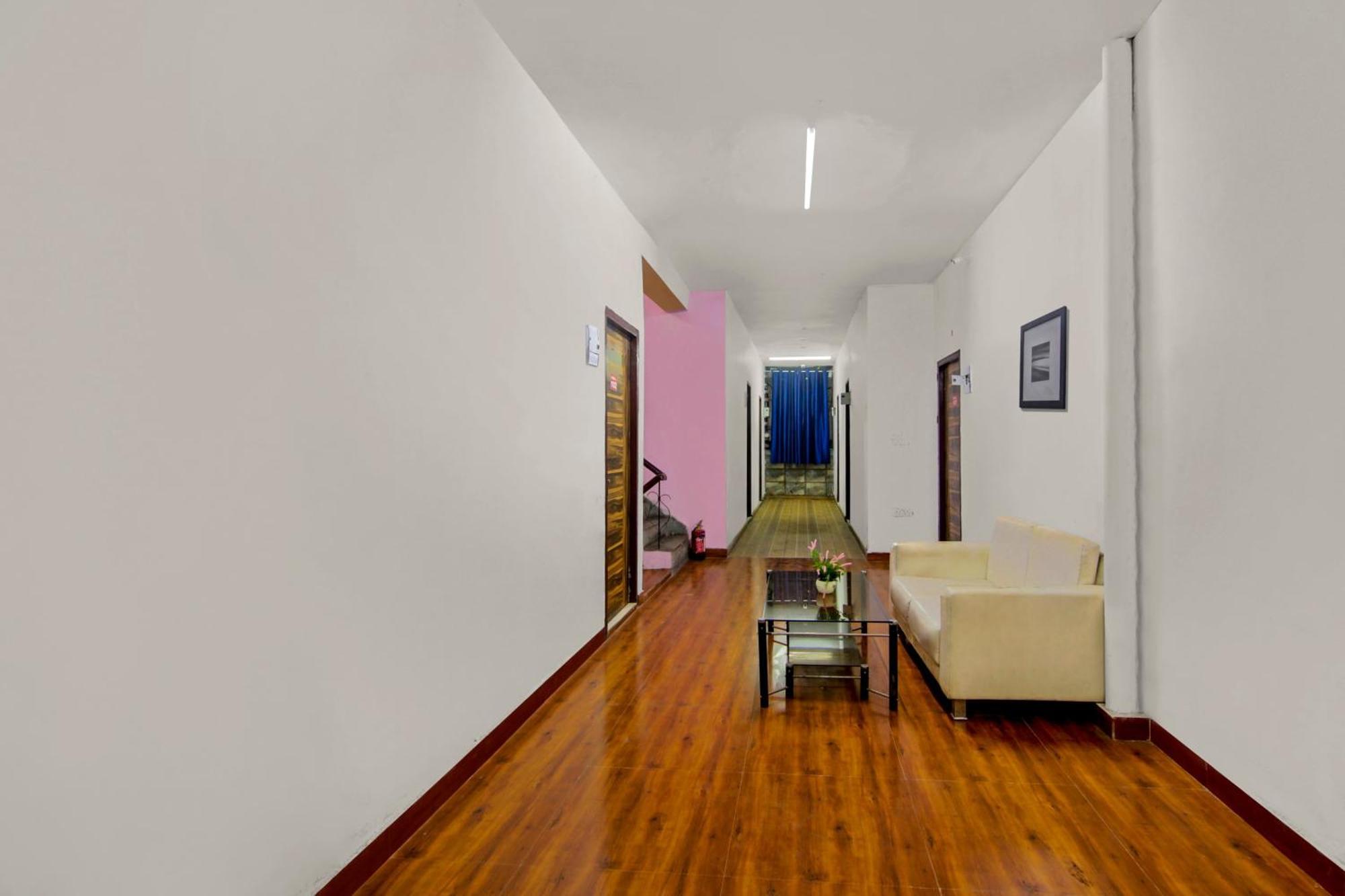 OYO 89904 Hotel Relax Inn New Delhi Buitenkant foto